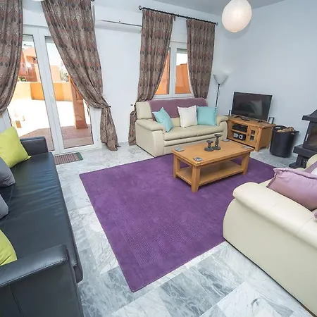 Beach 155 Holiday home *